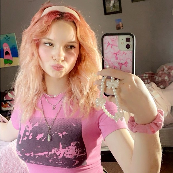 Meet your Posher, Emma - Picture 1 of 2